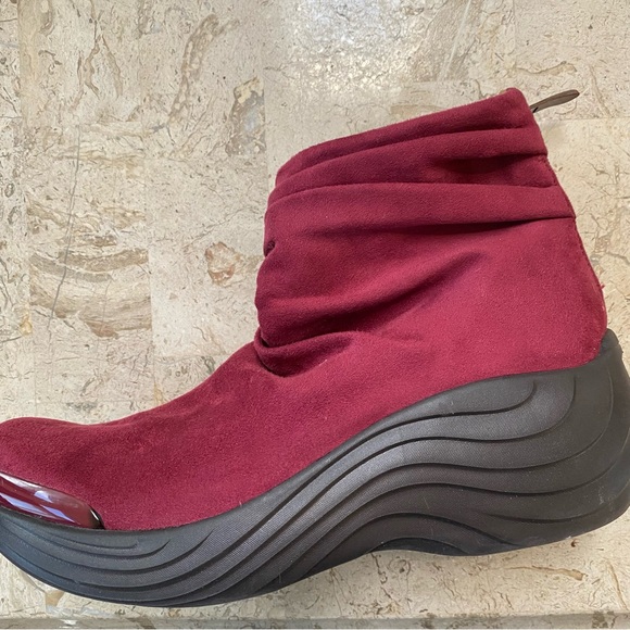 Breeze Ankle Boot Zizzle Casual Comfort Back Zip Cranberry Slouchy Size 8.5 M - Picture 1 of 8